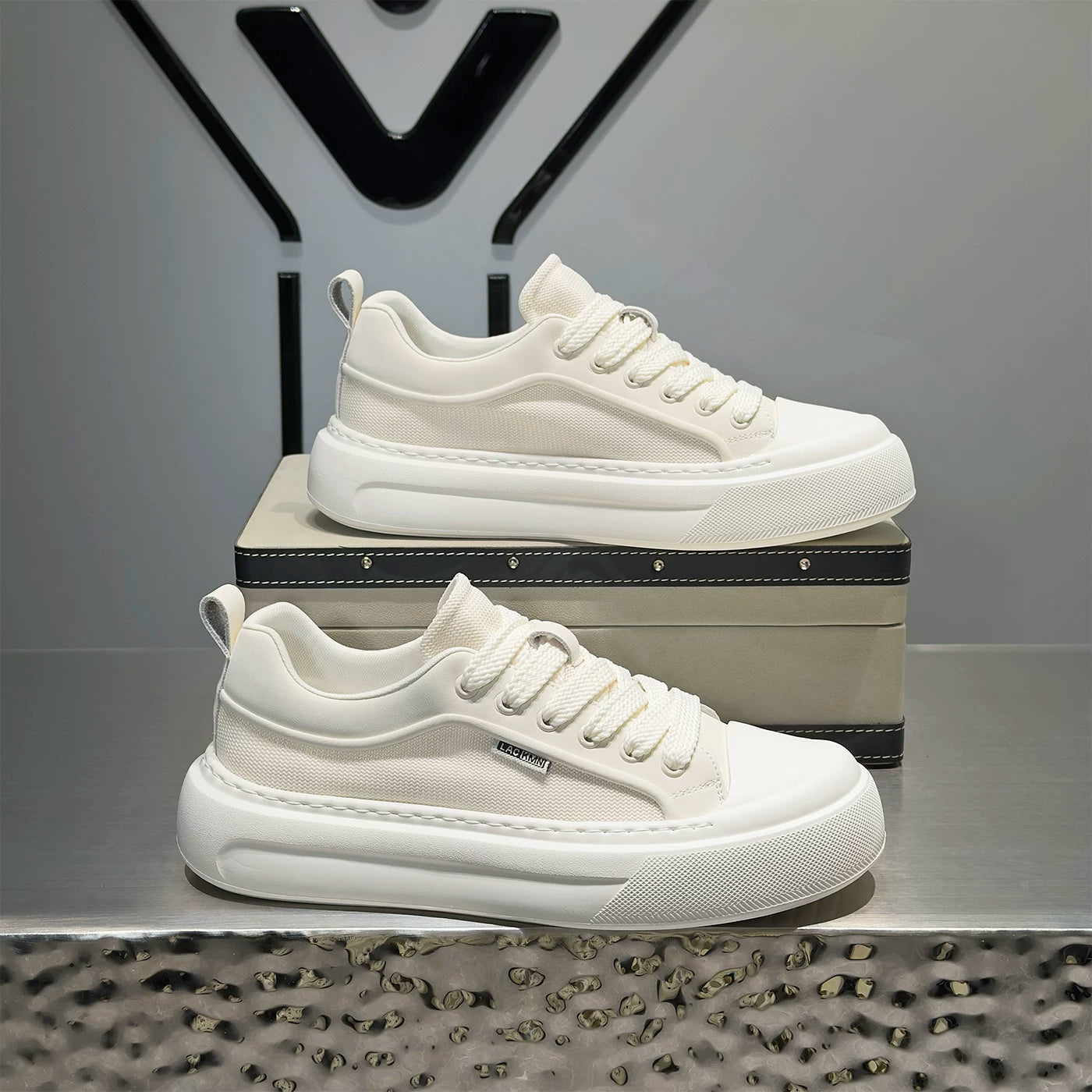 Men's Breathable Mesh Low-Top Flyknit Trendy White Sneakers 2026 Summer New