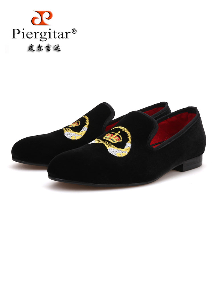Imported Korean velvet shark mouth embroidery slip-on men's shoes European and American style large size trendy loafers smoking shoes
