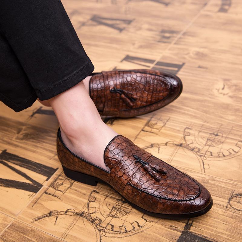 2024new spring men's British wind foreign trade large size pointed shoes pattern casual trend breathable men's shoes