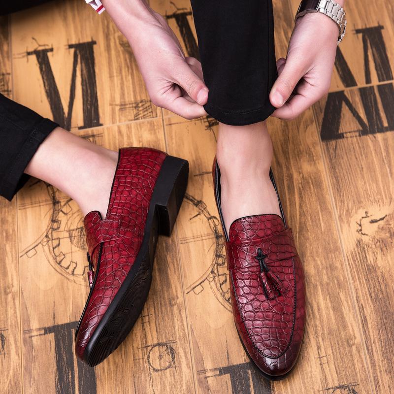 2024new spring men's British wind foreign trade large size pointed shoes pattern casual trend breathable men's shoes