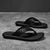 Trendy men's flip-flops, high-end style, suitable for summer, woven, non-slip, perfect for outdoor beach wear.