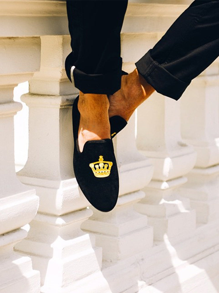 British classic royal crown embroidered men's velvet shoes, European and American trendy slip-on loafers, smoking shoes, yuppie shoes