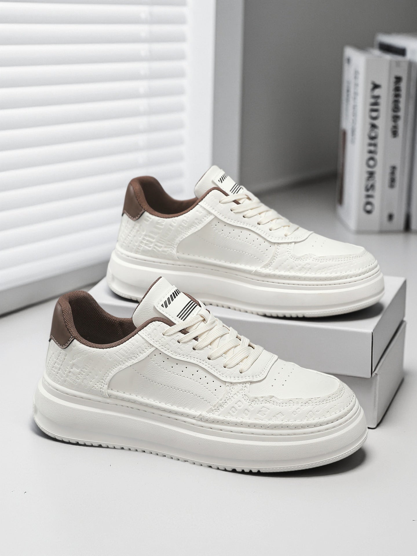 Men's 2026 new winter versatile trendy retro genuine leather white sneakers chunky sole height increasing athletic casual streetwear shoes