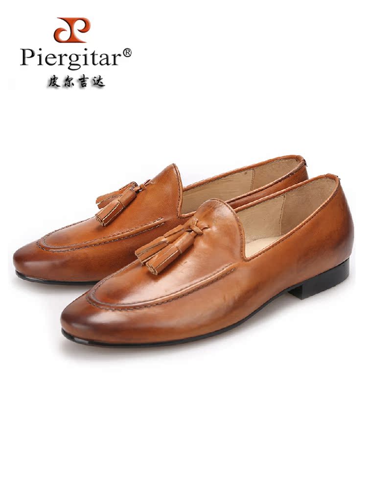 High-end polished cowhide loafers, classic Italian handcrafted formal tassel shoes, fashionable men's smoking shoes