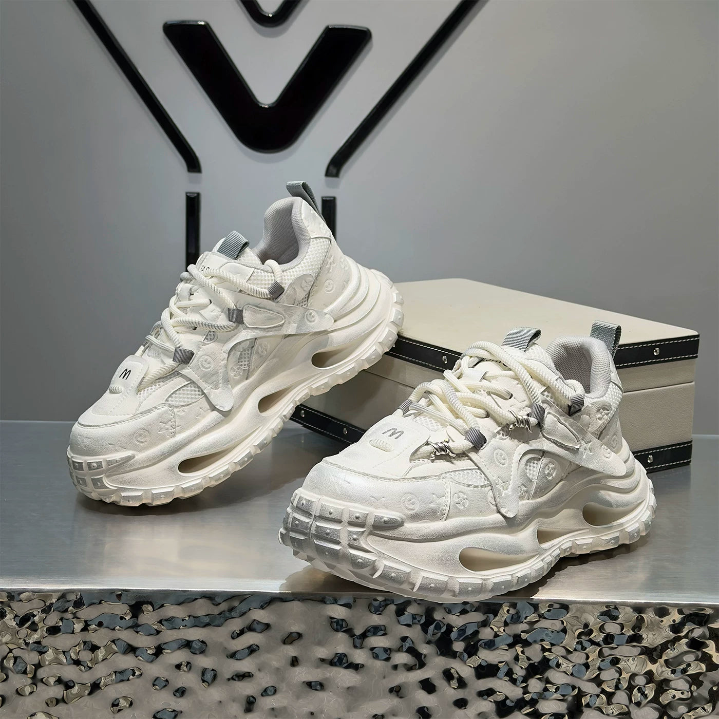 Men's Height-Increasing Platform Breathable Retro Shock-Absorbing Chunky Dad Sneakers 2026 New