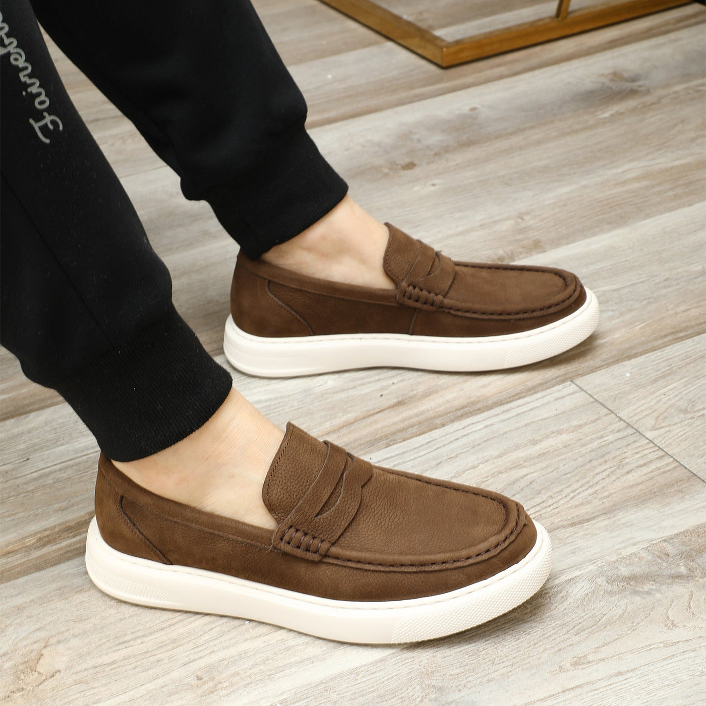 Modern casual lightweight loafers 2026 new matte cowhide urban trendy old money style slip-on men's 5