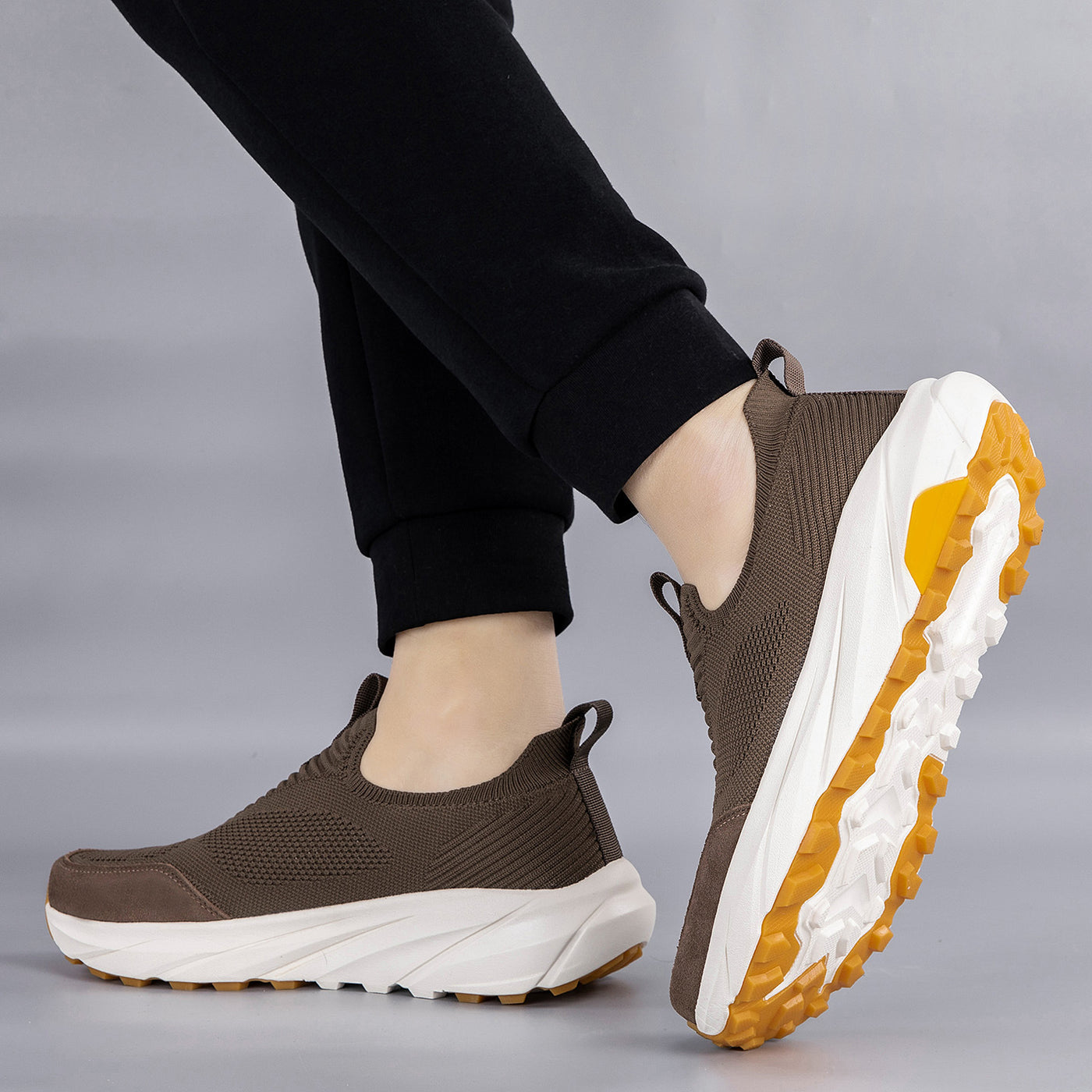 Summernew arrival wide toe men's breathable mesh walking shoes lightweight soft bottom slip-on outdoor casual sports shoes 2