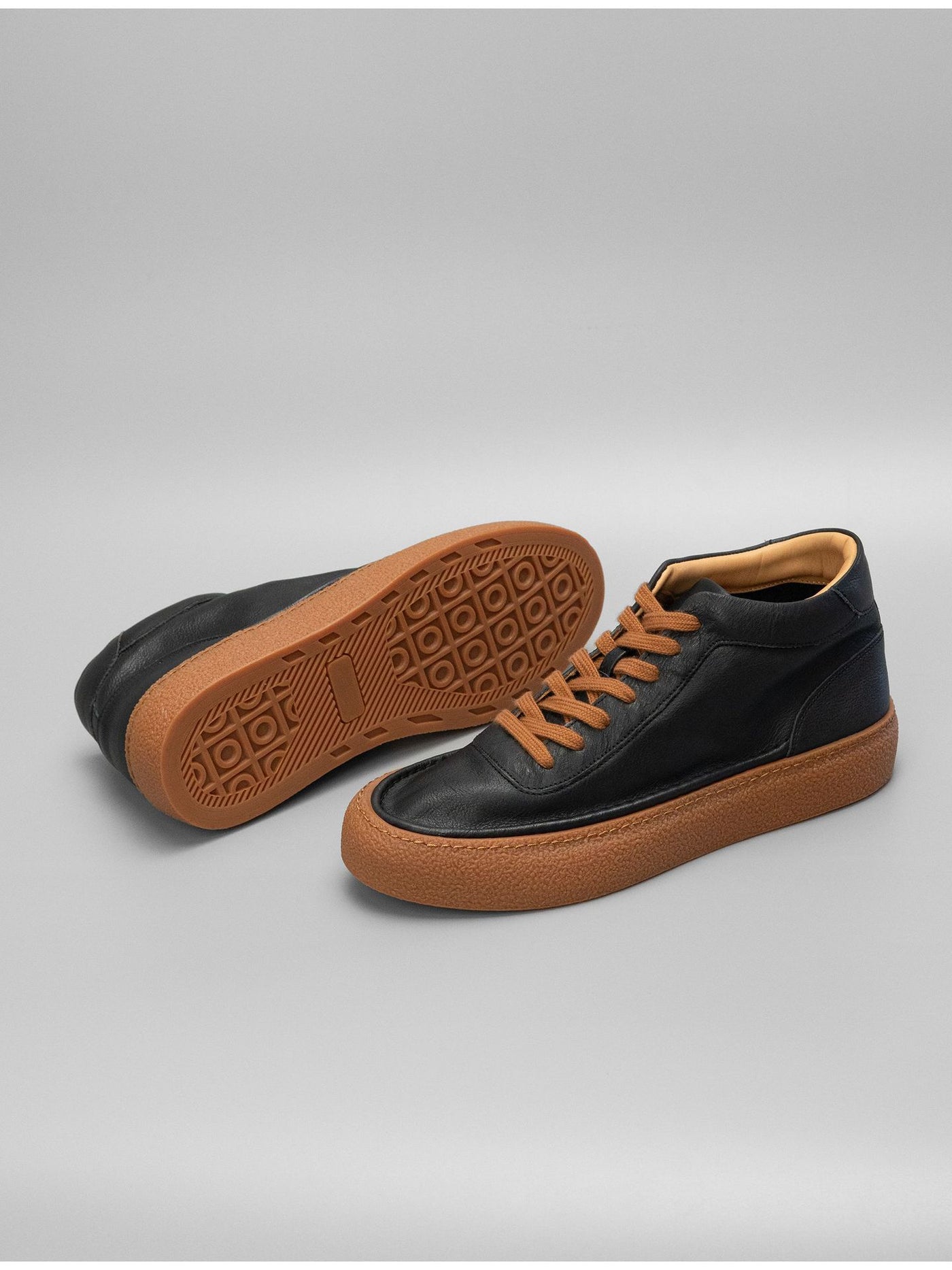 European station 2024 new retro solid color trendy shoes black cowhide sneakers versatile genuine leather mid-top men's casual shoes 12