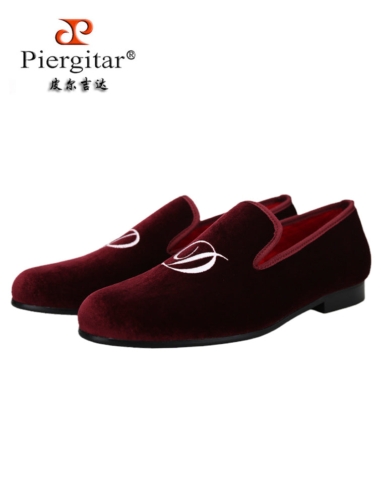 Burgundy burgundy silk velvet men's loafers classic British style initials embroidered shoes trendy shoes