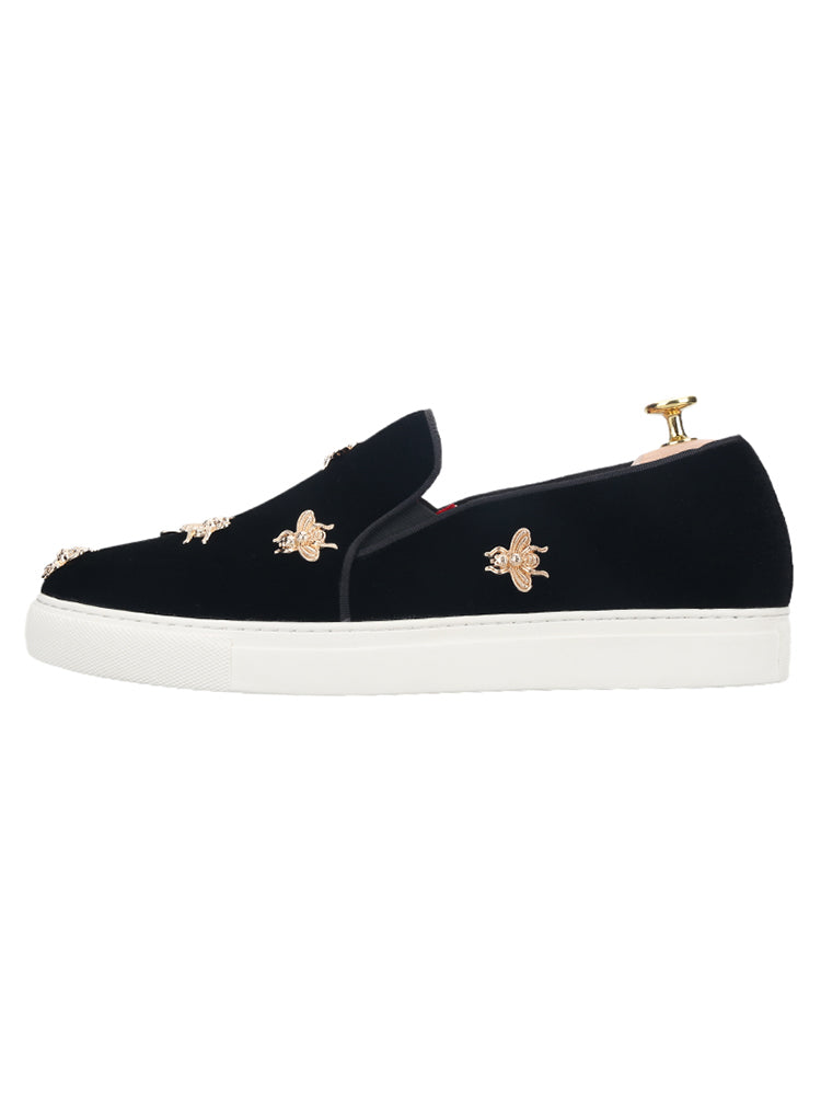 Newly imported velvet with bee buckle men's skateboard shoes trendy low-top sneakers casual slip-on loafers for men
