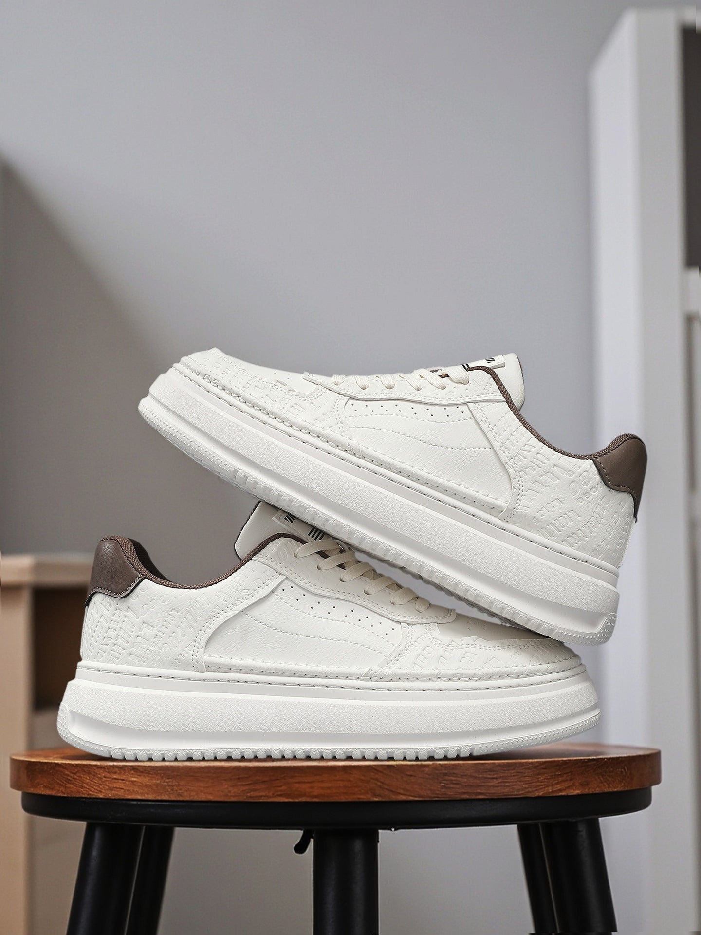 Men's 2026 new winter versatile trendy retro genuine leather white sneakers chunky sole height increasing athletic casual streetwear shoes