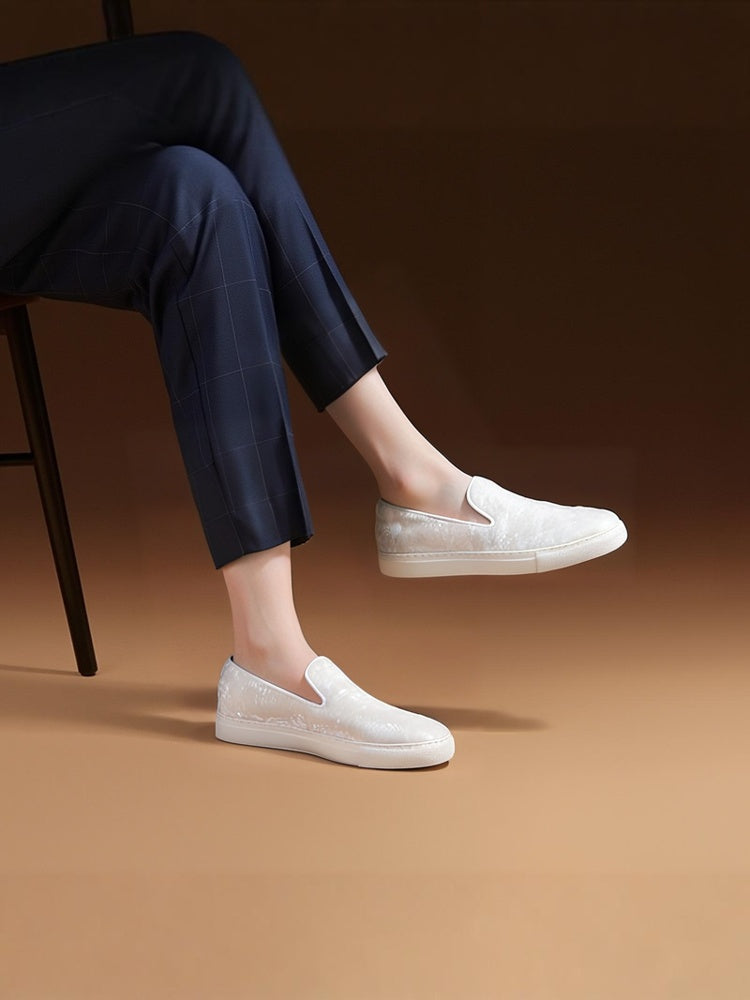White thick-soled loafers with diamond pattern velvet surface small white slip-on slip-on slip-on casual sneakers for men