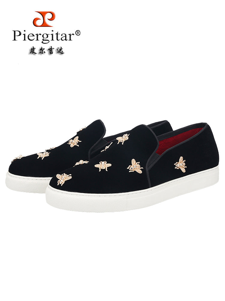 Newly imported velvet with bee buckle men's skateboard shoes trendy low-top sneakers casual slip-on loafers for men