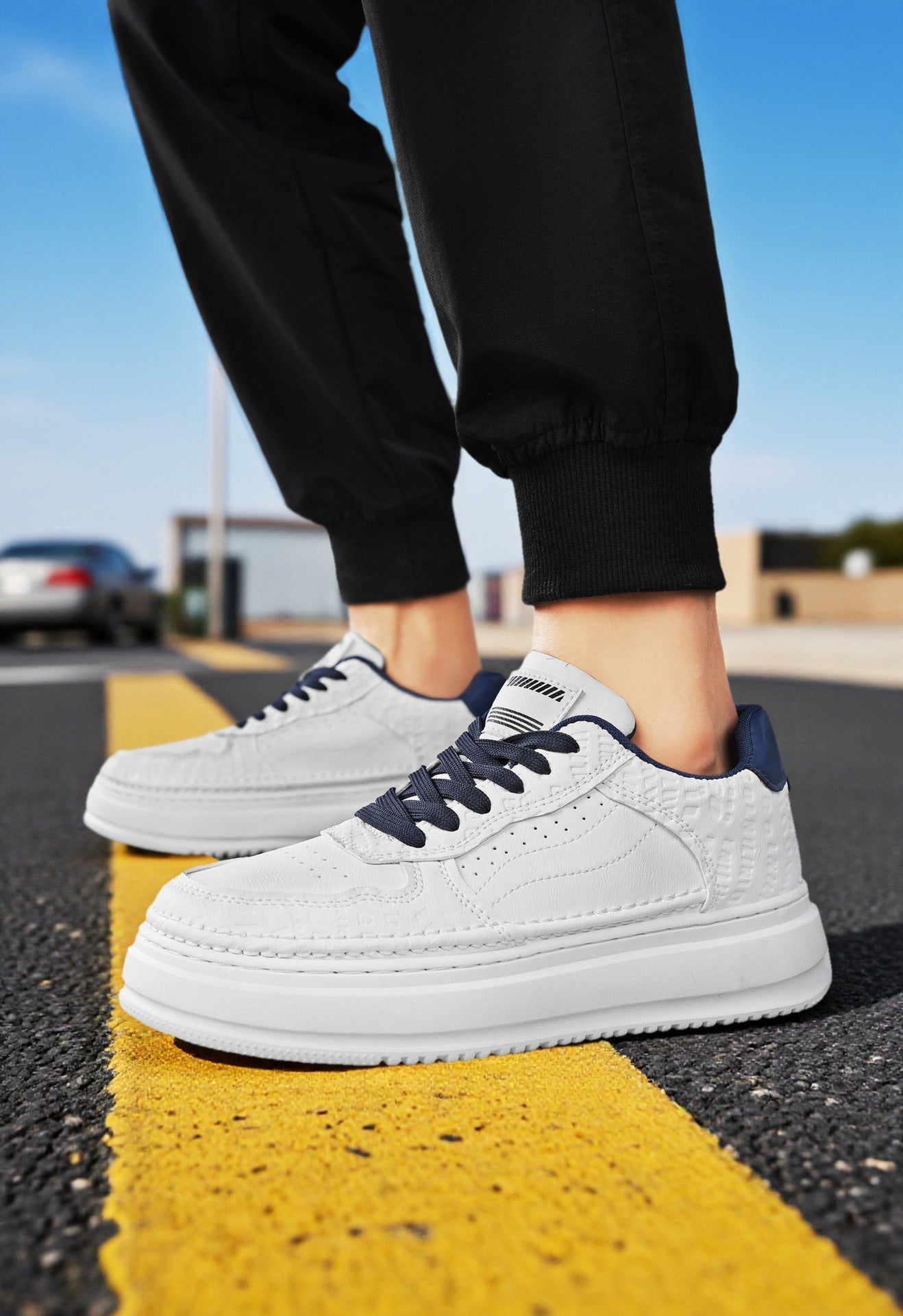 Men's 2026 new winter versatile trendy retro genuine leather white sneakers chunky sole height increasing athletic casual streetwear shoes