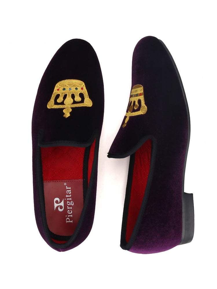 British classic royal crown embroidered men's velvet shoes, European and American trendy slip-on loafers, smoking shoes, yuppie shoes