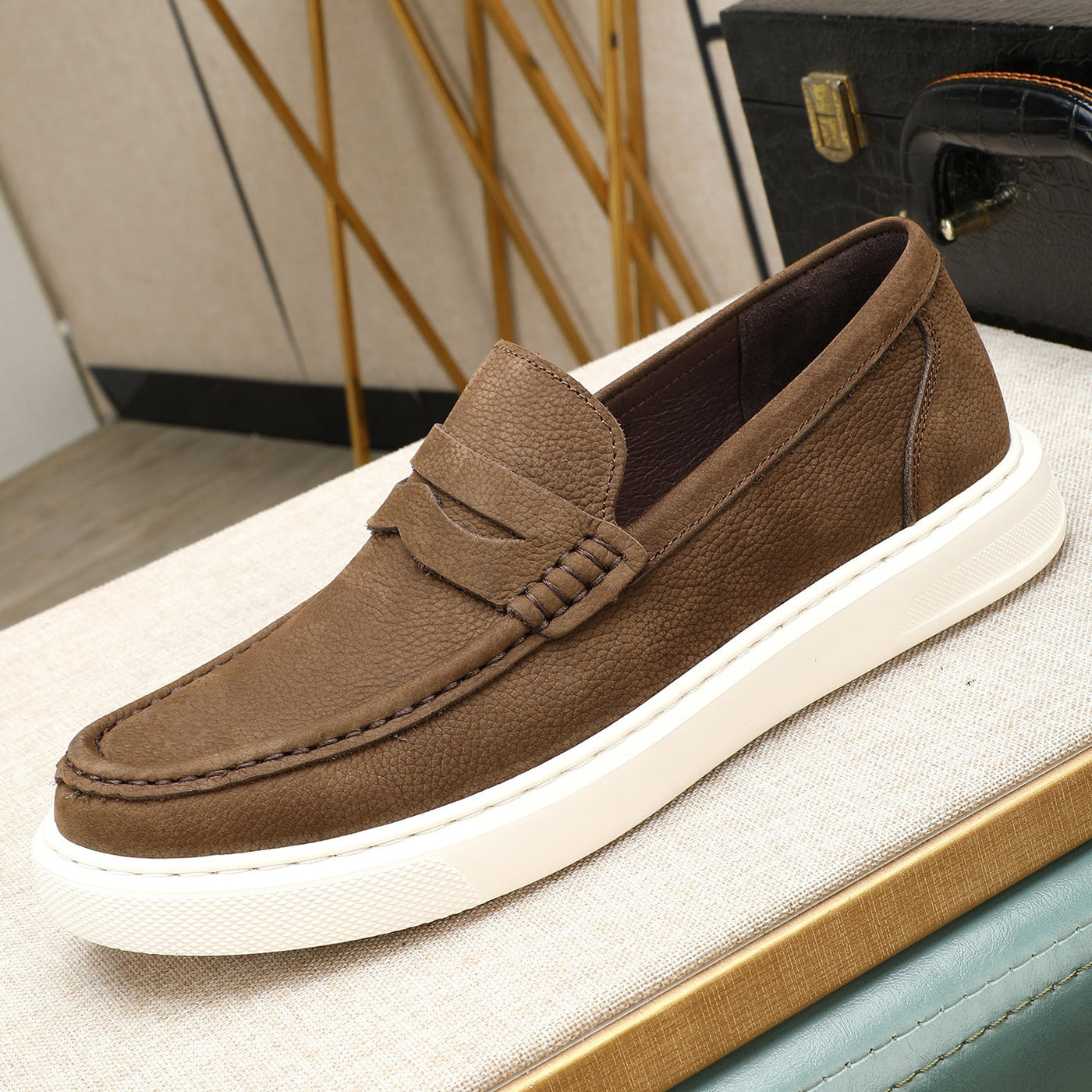 Modern casual lightweight loafers 2026 new matte cowhide urban trendy old money style slip-on men's 7