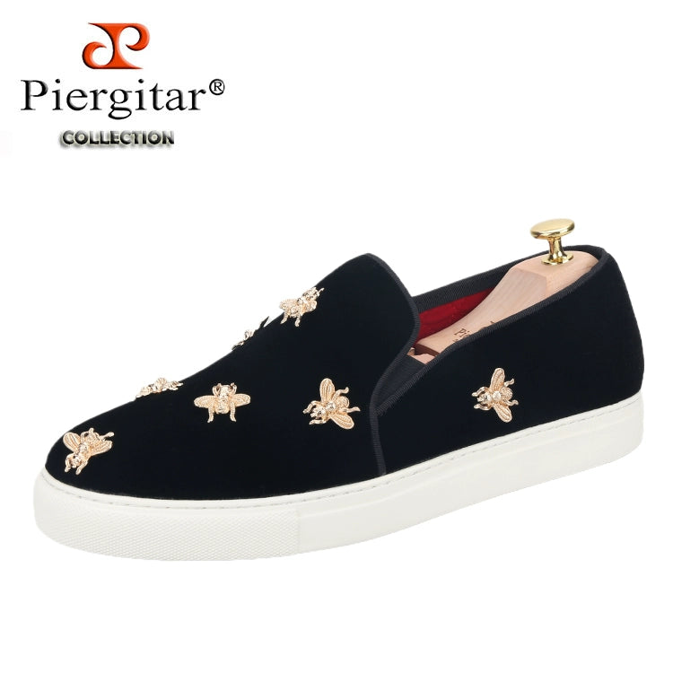Newly imported velvet with little bee buckle men's skateboard shoes trendy low-top board shoes casual foot loafers men's
