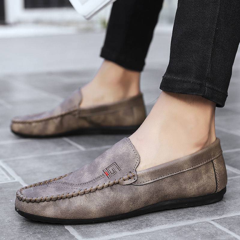 Bean shoes, young men, leisure, lazy people, soft soles, slippery driving, fun shoes, fine guys.
