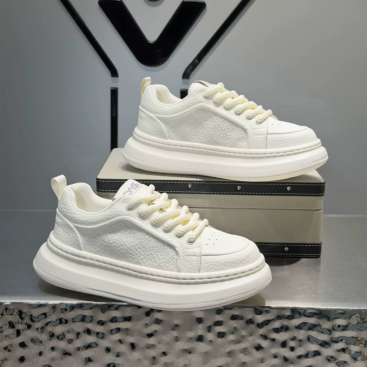Men's Height-Increasing Platform Breathable Low-Top Trendy White Sneakers