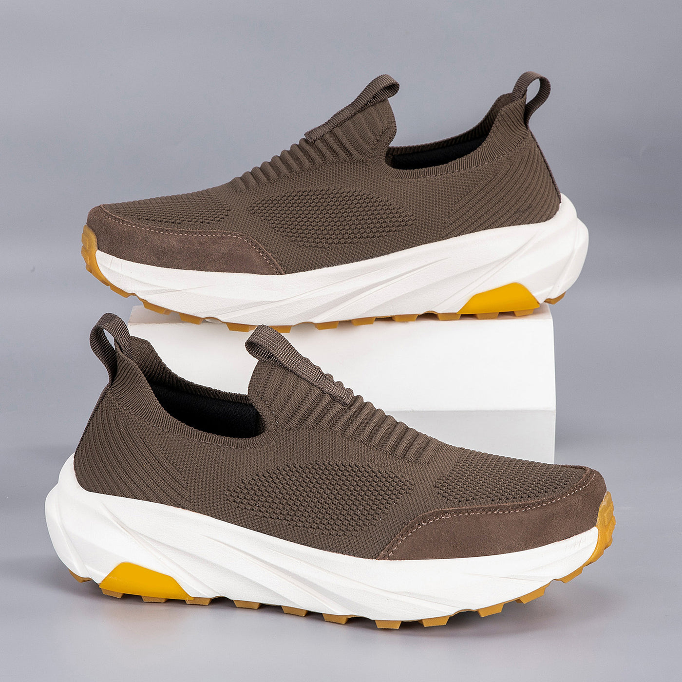 Summernew arrival wide toe men's breathable mesh walking shoes lightweight soft bottom slip-on outdoor casual sports shoes 4