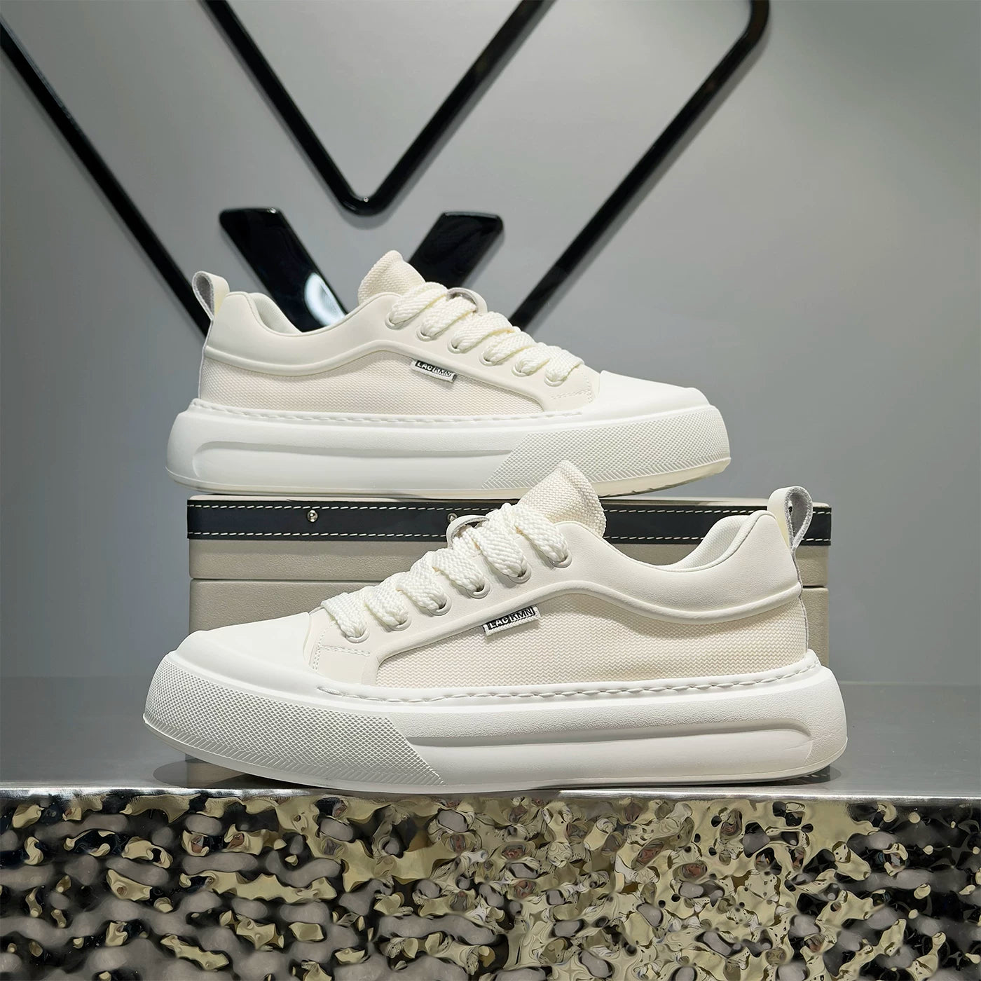 Men's Breathable Mesh Low-Top Flyknit Trendy White Sneakers 2026 Summer New