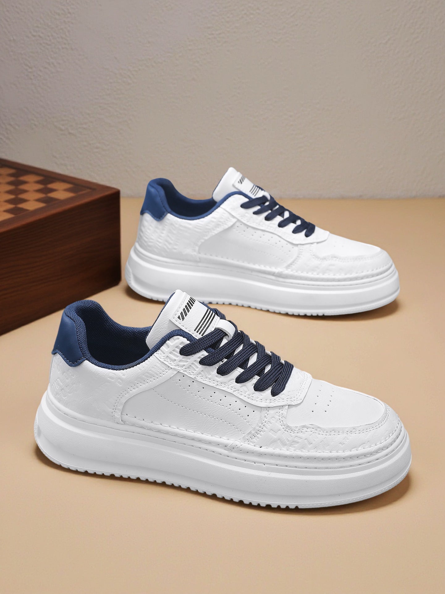 Men's 2026 new winter versatile trendy retro genuine leather white sneakers chunky sole height increasing athletic casual streetwear shoes