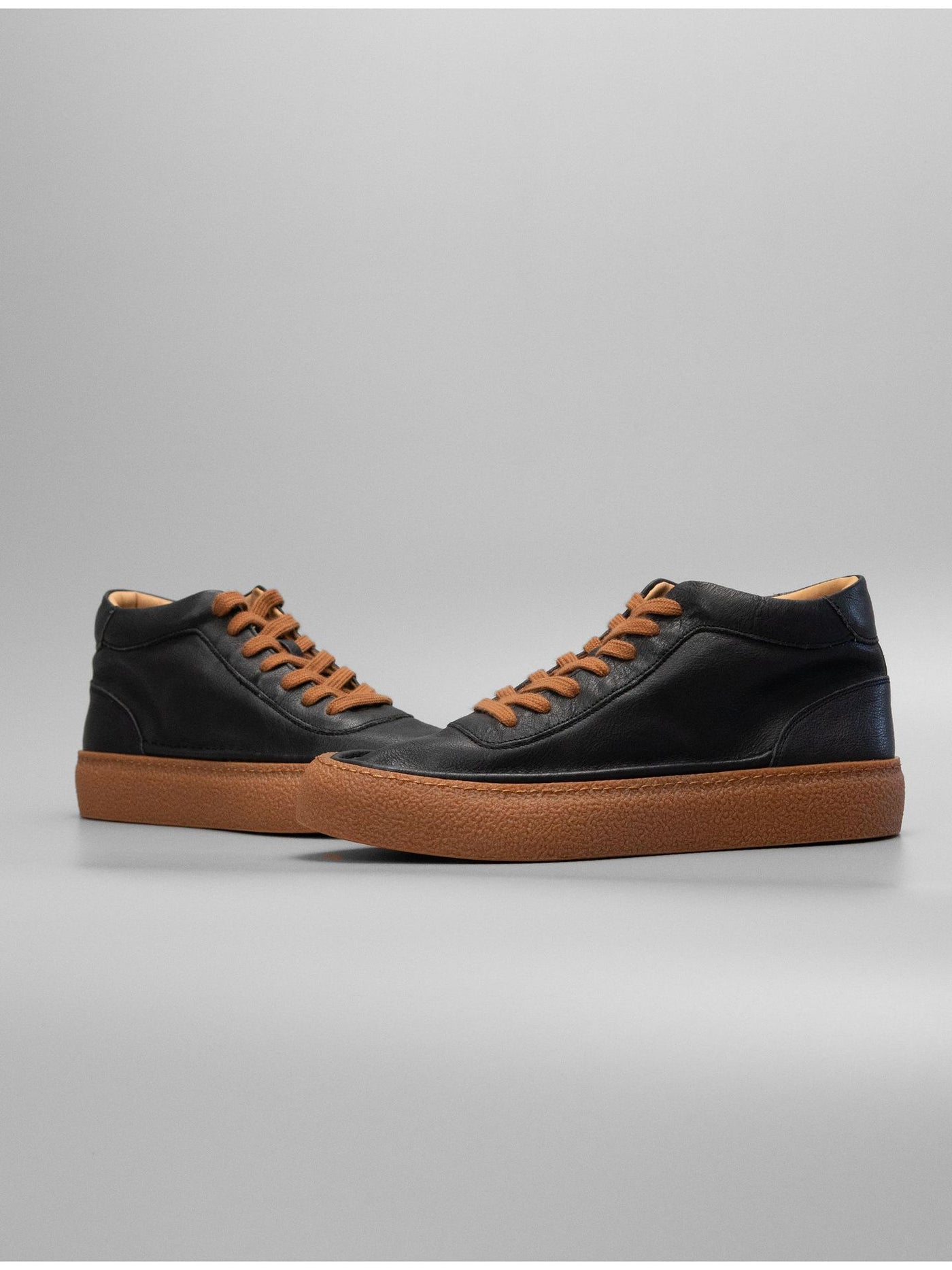 European station 2024 new retro solid color trendy shoes black cowhide sneakers versatile genuine leather mid-top men's casual shoes 10