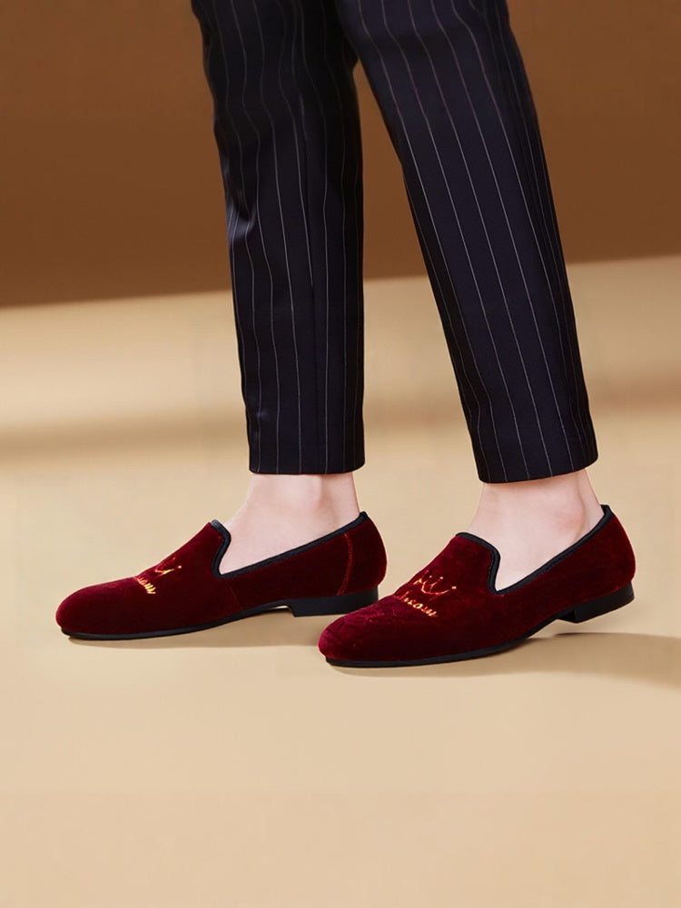 New small crown embroidery men's velvet loafers European and American British trend low-top shoes party banquet formal shoes