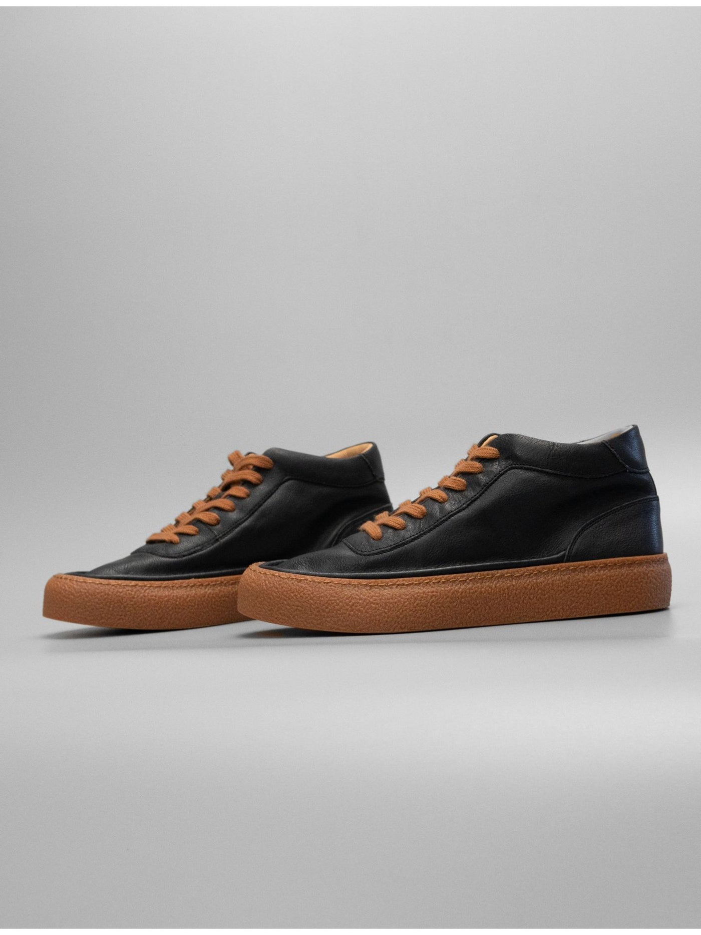 European station 2024 new retro solid color trendy shoes black cowhide sneakers versatile genuine leather mid-top men's casual shoes 9
