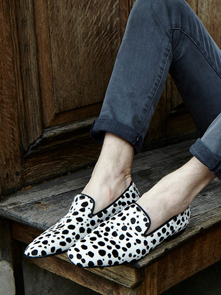 New black and white spotted pattern horse fur one-piece men's loafers European and American style gentleman's formal shoes slip-on trendy shoes