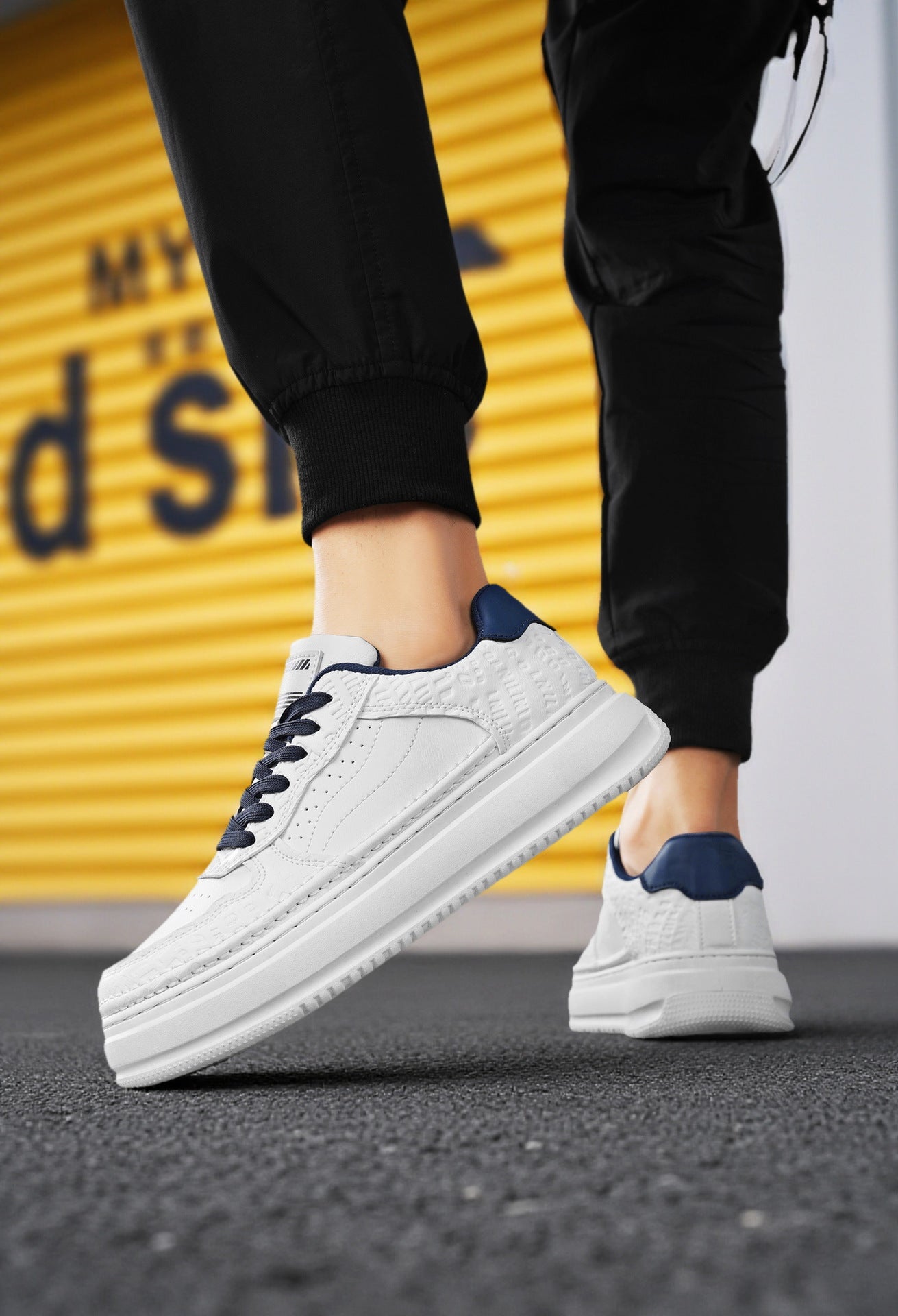 Men's 2026 new winter versatile trendy retro genuine leather white sneakers chunky sole height increasing athletic casual streetwear shoes