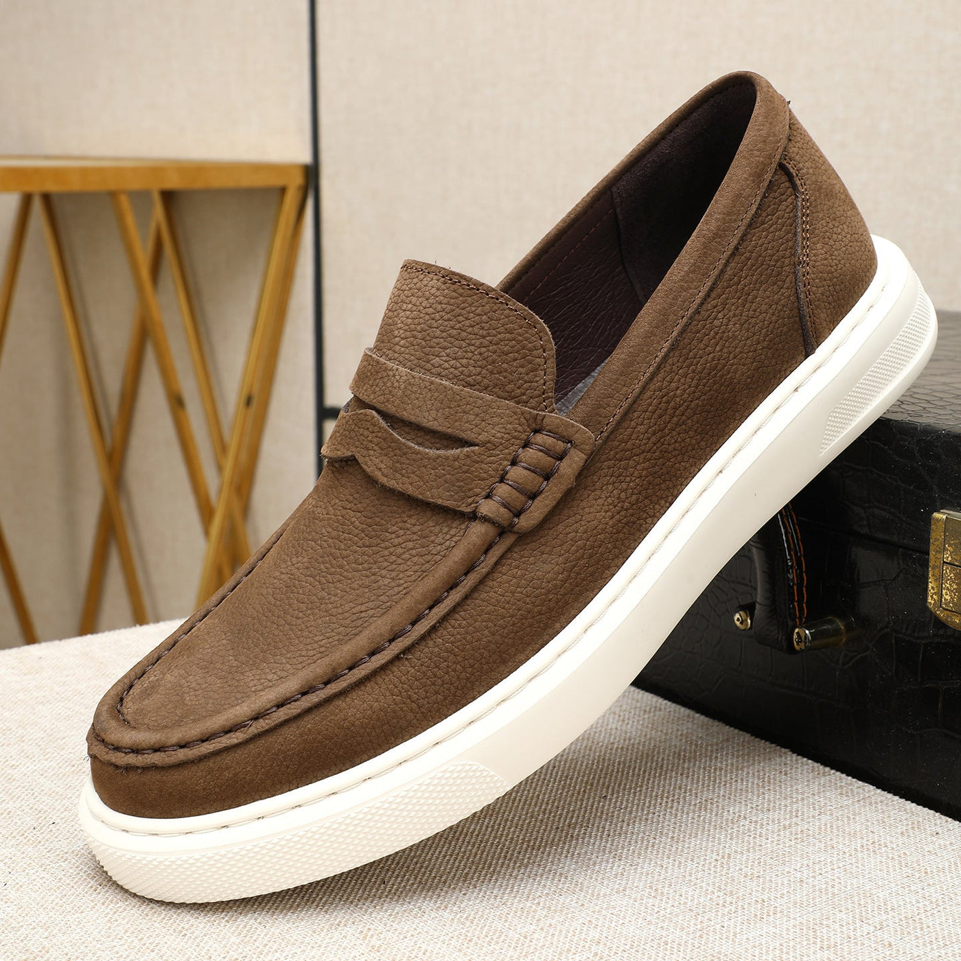 Modern casual lightweight loafers 2026 new matte cowhide urban trendy old money style slip-on men's 4