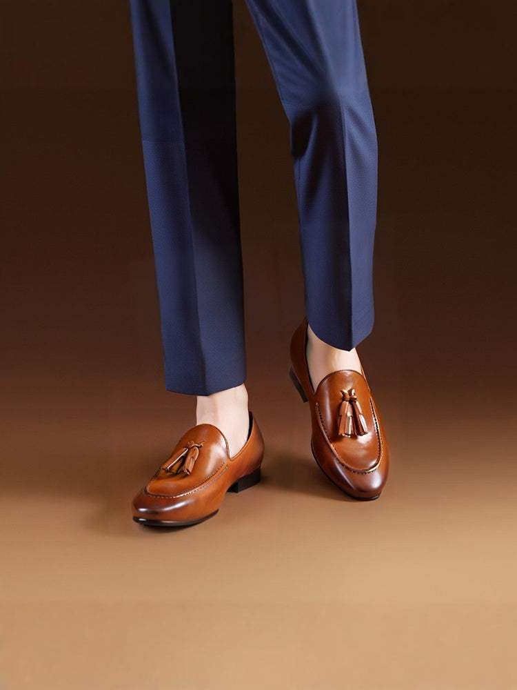 High-end polished cowhide loafers, classic Italian handcrafted formal tassel shoes, fashionable men's smoking shoes