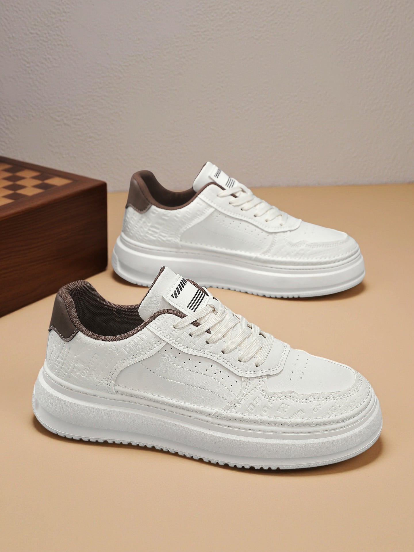 Men's 2026 new winter versatile trendy retro genuine leather white sneakers chunky sole height increasing athletic casual streetwear shoes