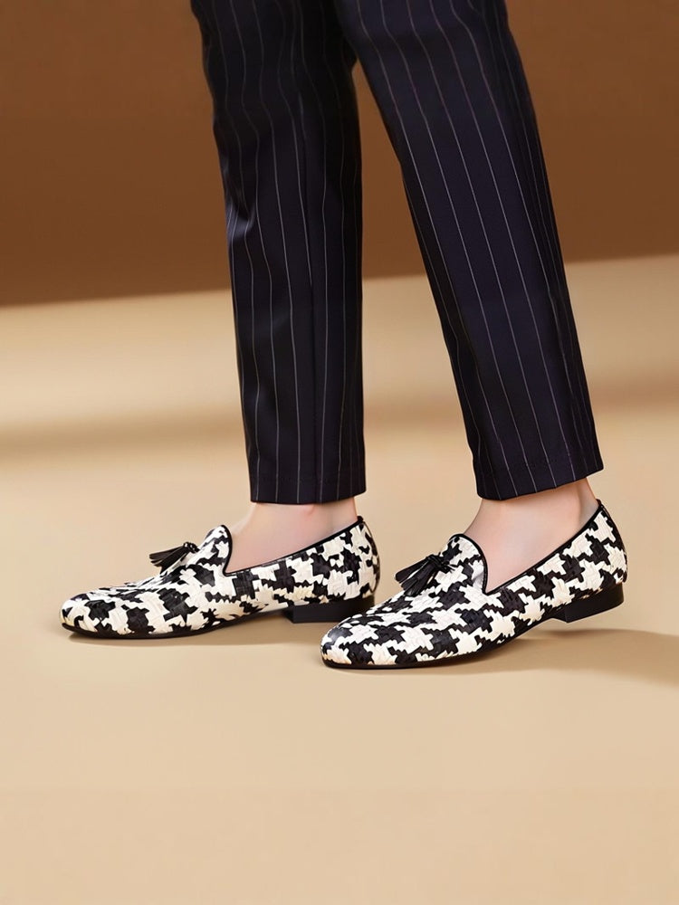 Black and white woven genuine leather men's slip-on formal loafers European and American banquet slip-on tassel shoes trendy men's beanie shoes