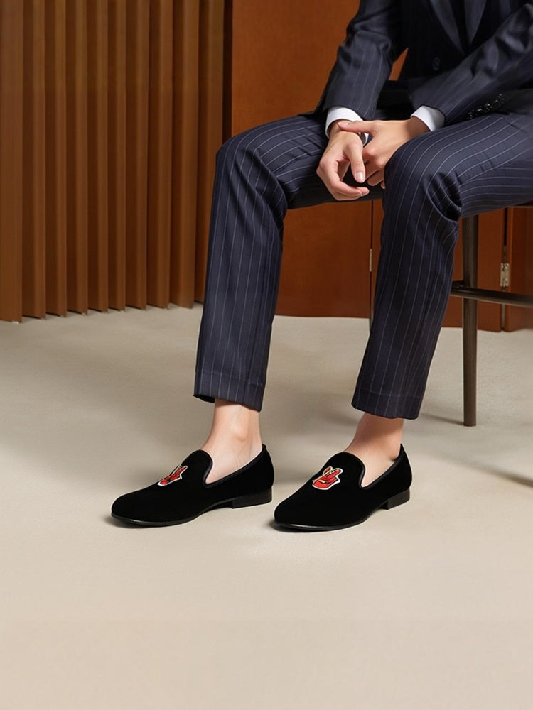 Pilgida's personalized hand-embroidered men's shoes, imported velvet shoes, trendy British slip-on loafers, large size