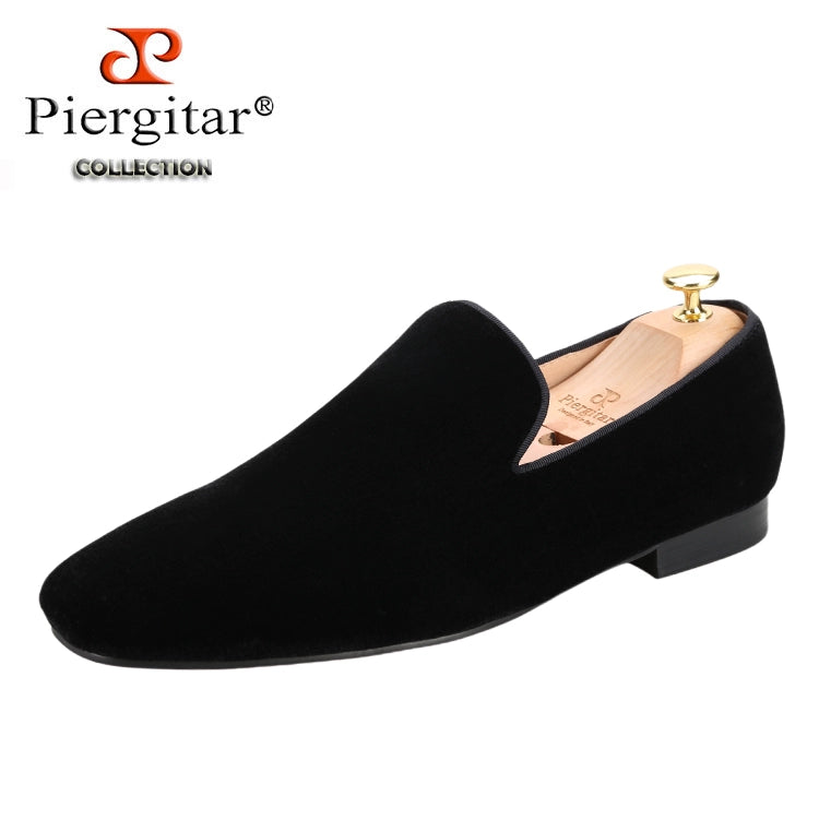 Summer leather breathable inner European and American classic men's velvet loafers fashion party trend red soles shoes men