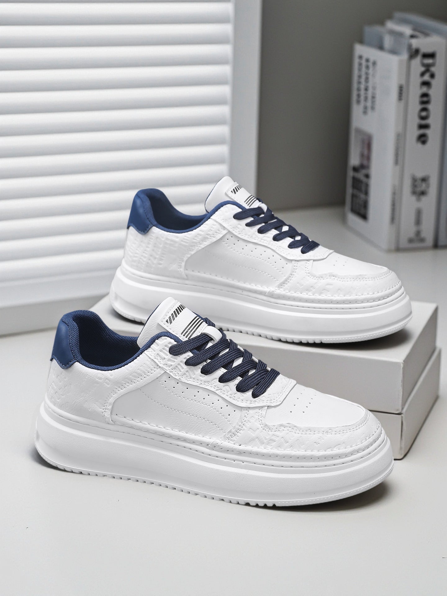 Men's 2026 new winter versatile trendy retro genuine leather white sneakers chunky sole height increasing athletic casual streetwear shoes