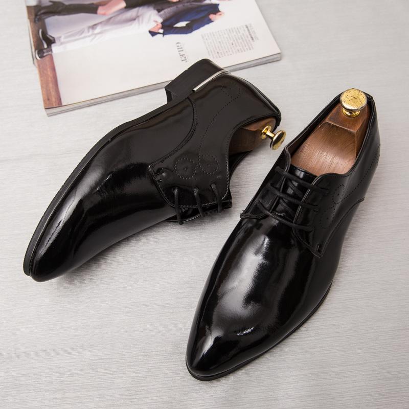 Large British pointy leather shoes for young men's lacquer leather nightclub fashion shoes Korean personalized casual shoes hairdresser men's shoes