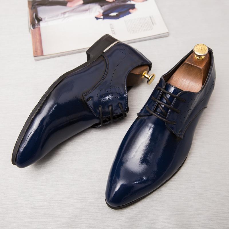 Large British pointy leather shoes for young men's lacquer leather nightclub fashion shoes Korean personalized casual shoes hairdresser men's shoes