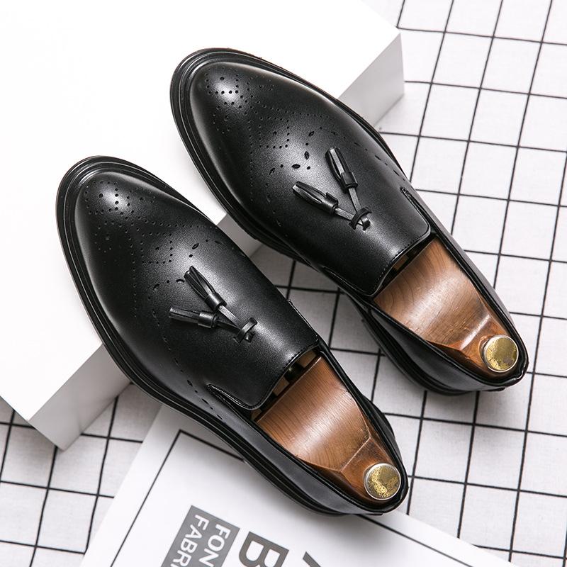 Leisure pointy leather shoes men's England one pedal Brock carve patterns or designs on woodwork men's shoes Korean tassel small leather shoes men's tide