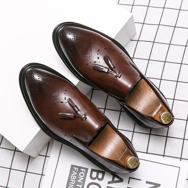 Leisure pointy leather shoes men's England one pedal Brock carve patterns or designs on woodwork men's shoes Korean tassel small leather shoes men's tide