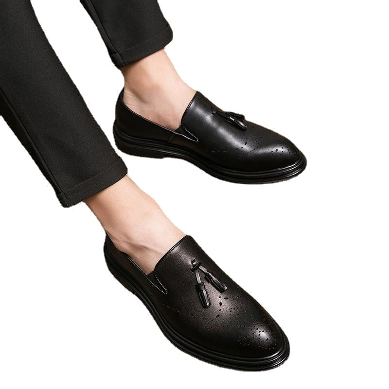Leisure pointy leather shoes men's England one pedal Brock carve patterns or designs on woodwork men's shoes Korean tassel small leather shoes men's tide