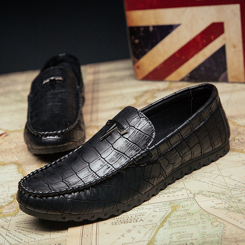 Cross border autumn and winter bean shoes, men's plush warm cotton shoes, casual shoes, lazy men's shoes, British trend pattern leather shoes, men's shoes